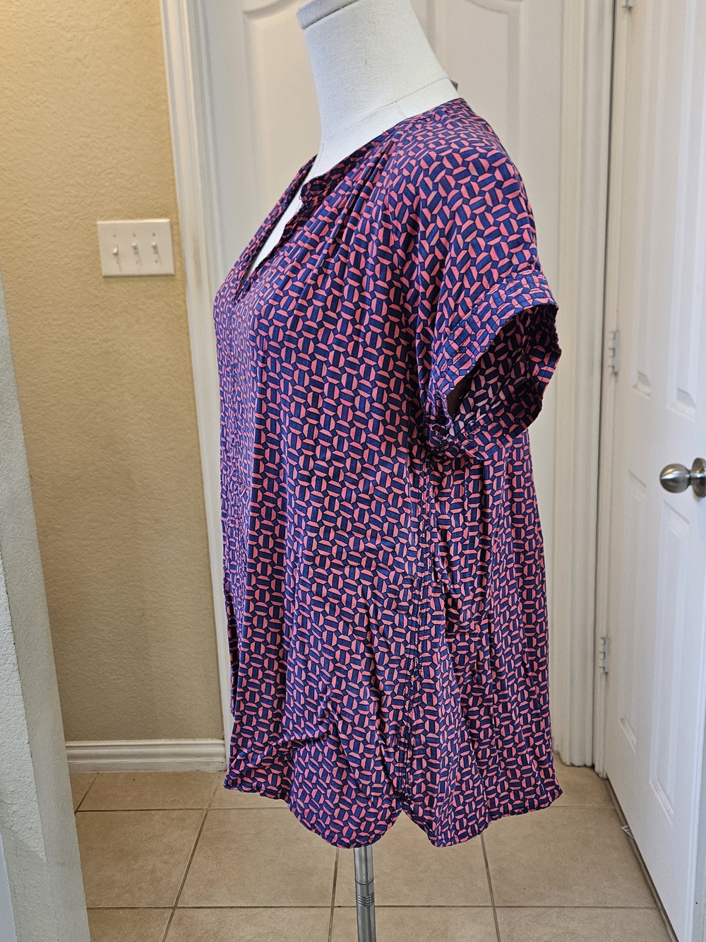 JCP Women’s Geometric Print Blouse – Size Large - Picture 8 of 11